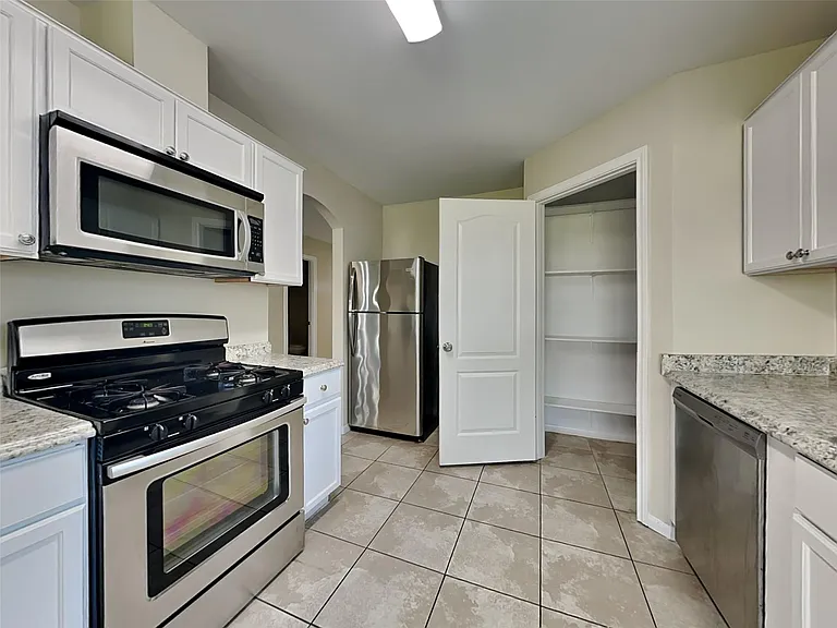 18011 Kinsale Valley Ln — Photo 2