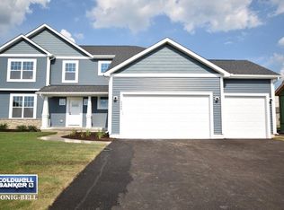 2348 Surrey St, Sycamore, IL 60178