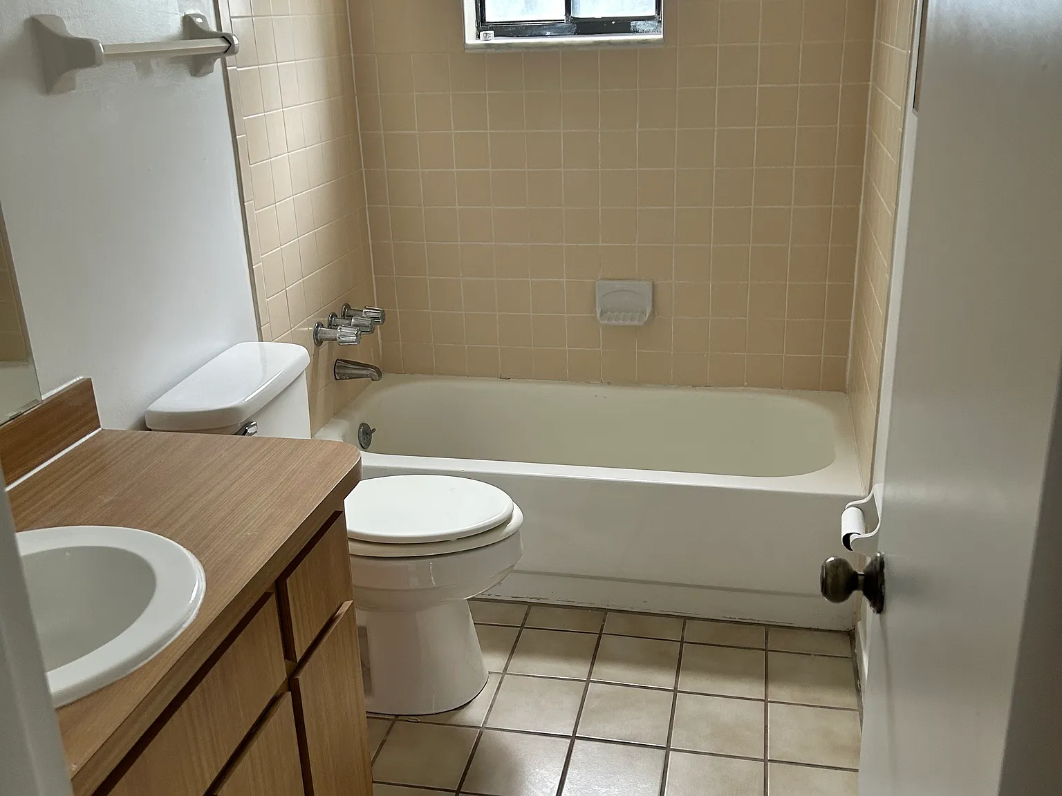 2 bed, 1000 sqft, $1,375 — Photo 4