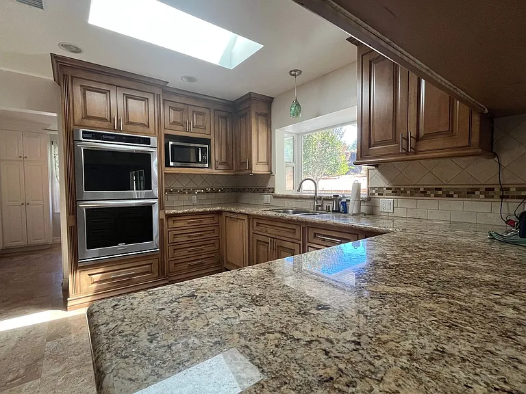 2085 Warmlands Ave — Photo 3