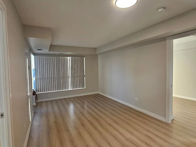151 Village Green Sq #506 — Photo 8