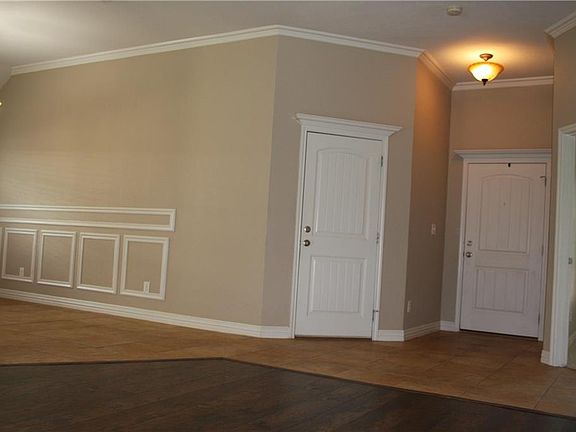 4th image of 7734 Venice Dr
