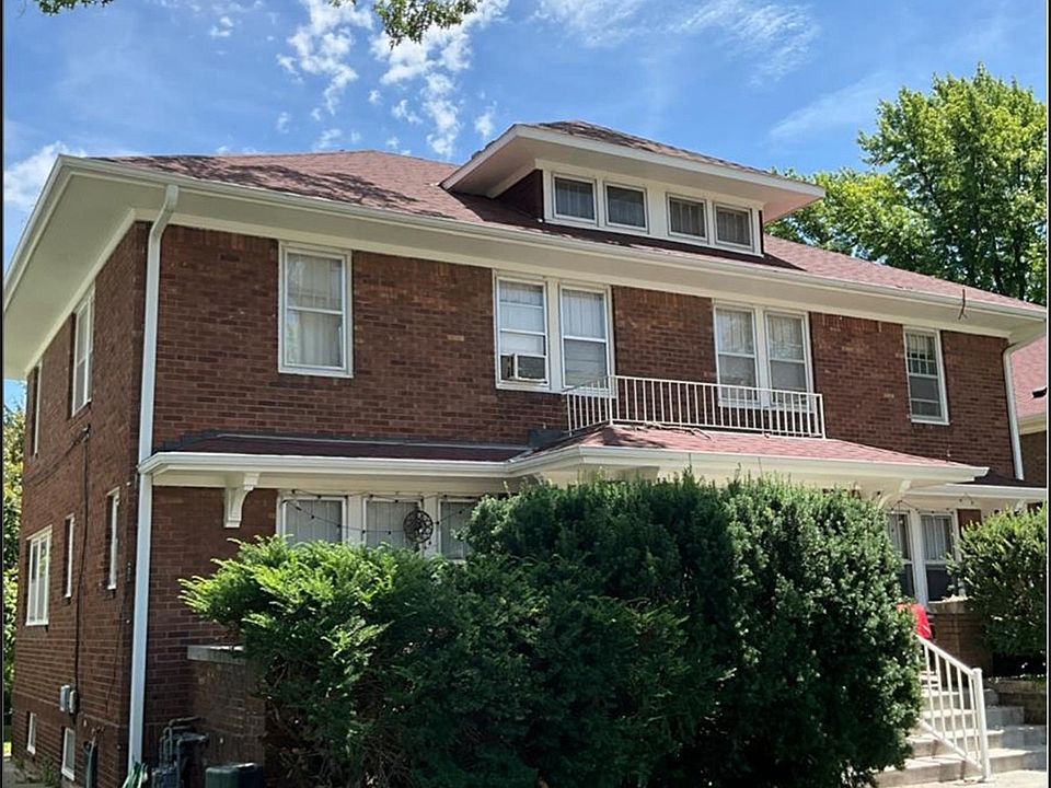 Unit is on right side of photo (617)