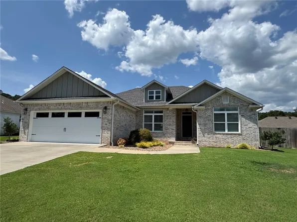 105 Promenade Cir, Russellville, AR 72801