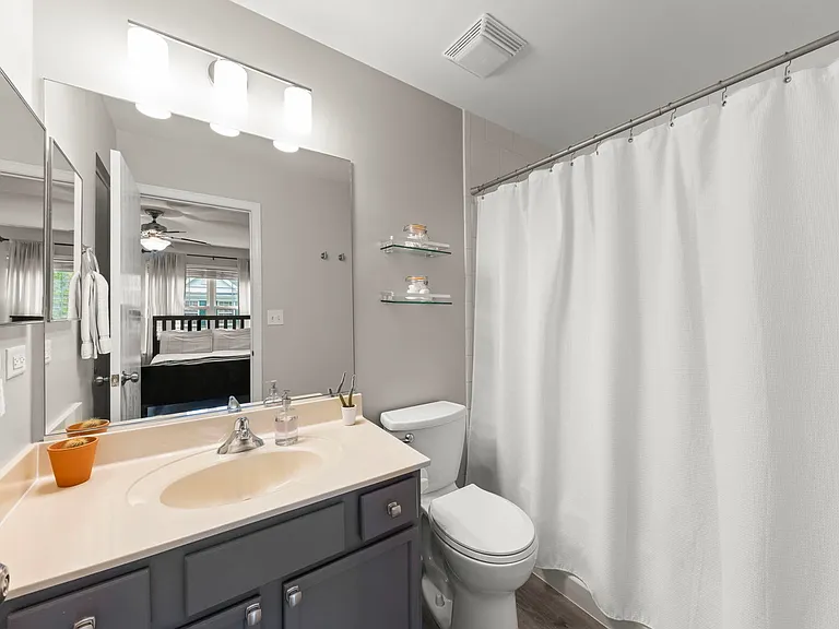556 Lincoln Station Dr — Photo 15