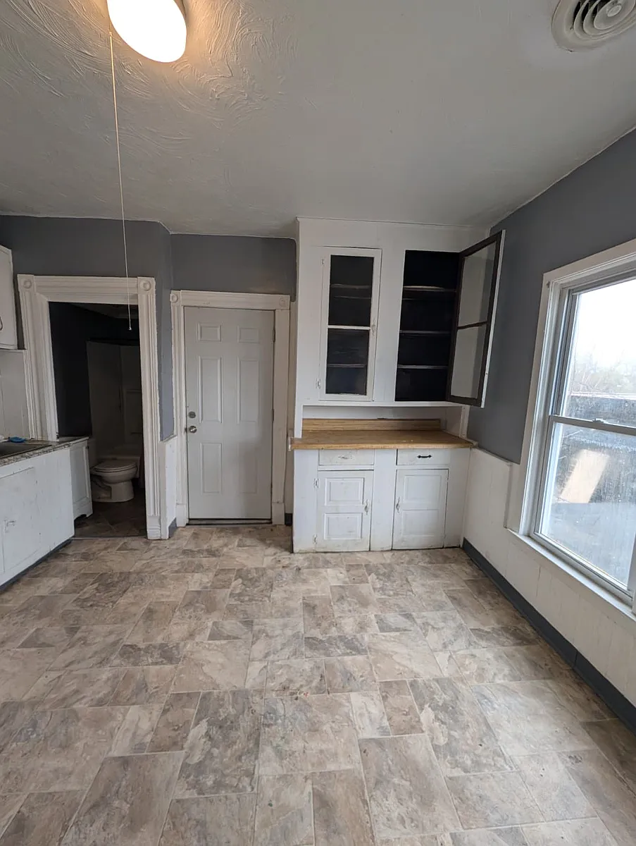 Building Photo - 734 Walden Ave #2