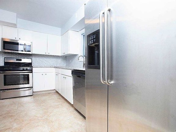 3rd image of 15 Burnett St