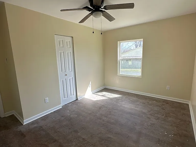 221 Warren St — Photo 3