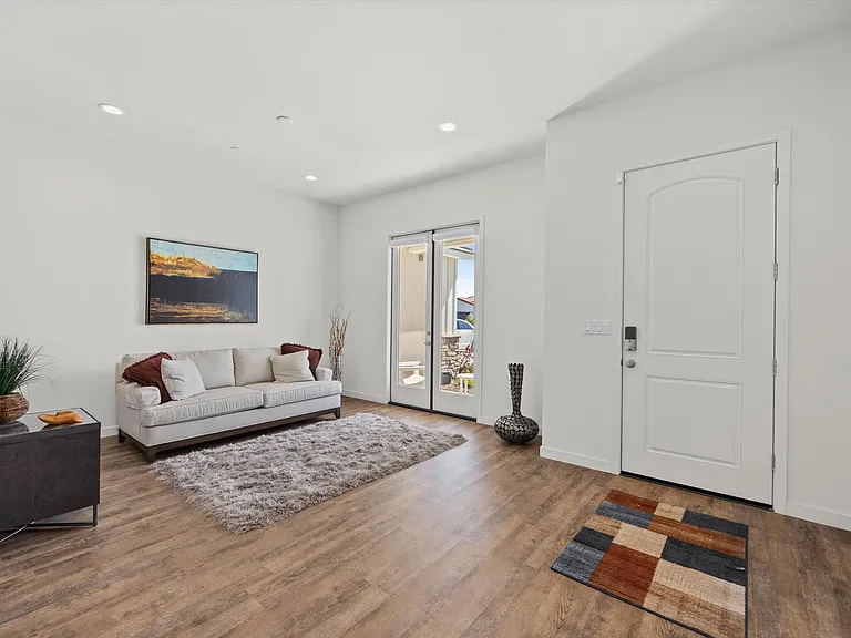 815 Gilsum Ct — Photo 24