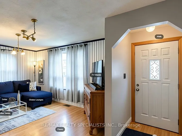 9697 Dickenson Rd W — Photo 2
