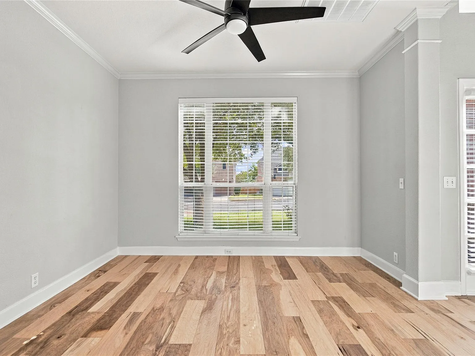 4 bed, 3.0 bath, 2863 sqft, $2,995 — Photo 4