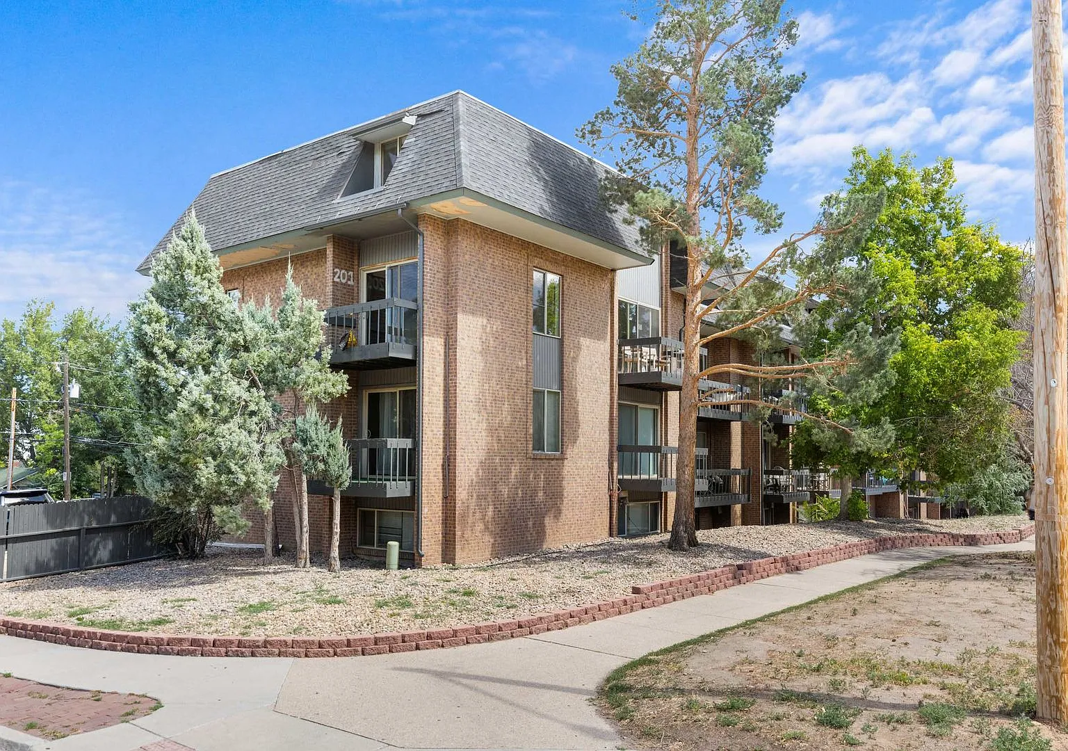 3 Bedroom Townhome Available Near CU!! — Photo 4