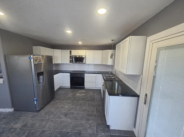 2405 W Caroline St, Wichita, KS 67203