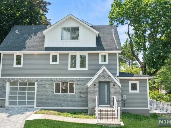 402 Hillside Ave, Leonia, NJ 07605