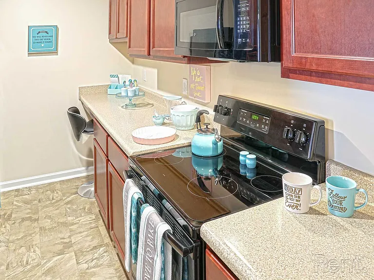 Nicholas Place Apartments — Photo 32