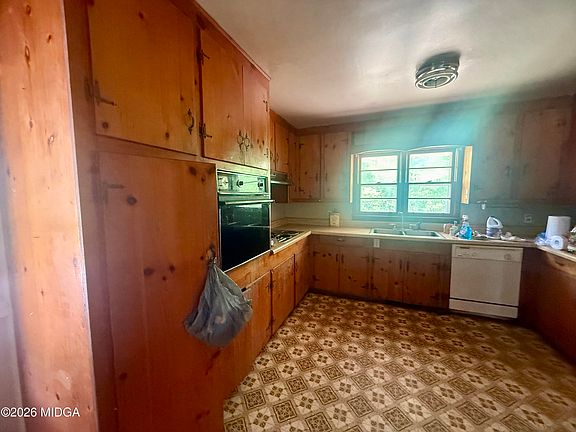 2nd image of 219 New St