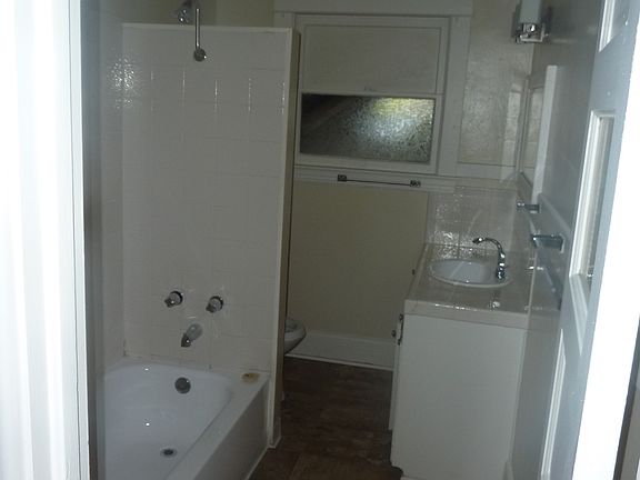3rd image of 147 N Myrtle Ave
