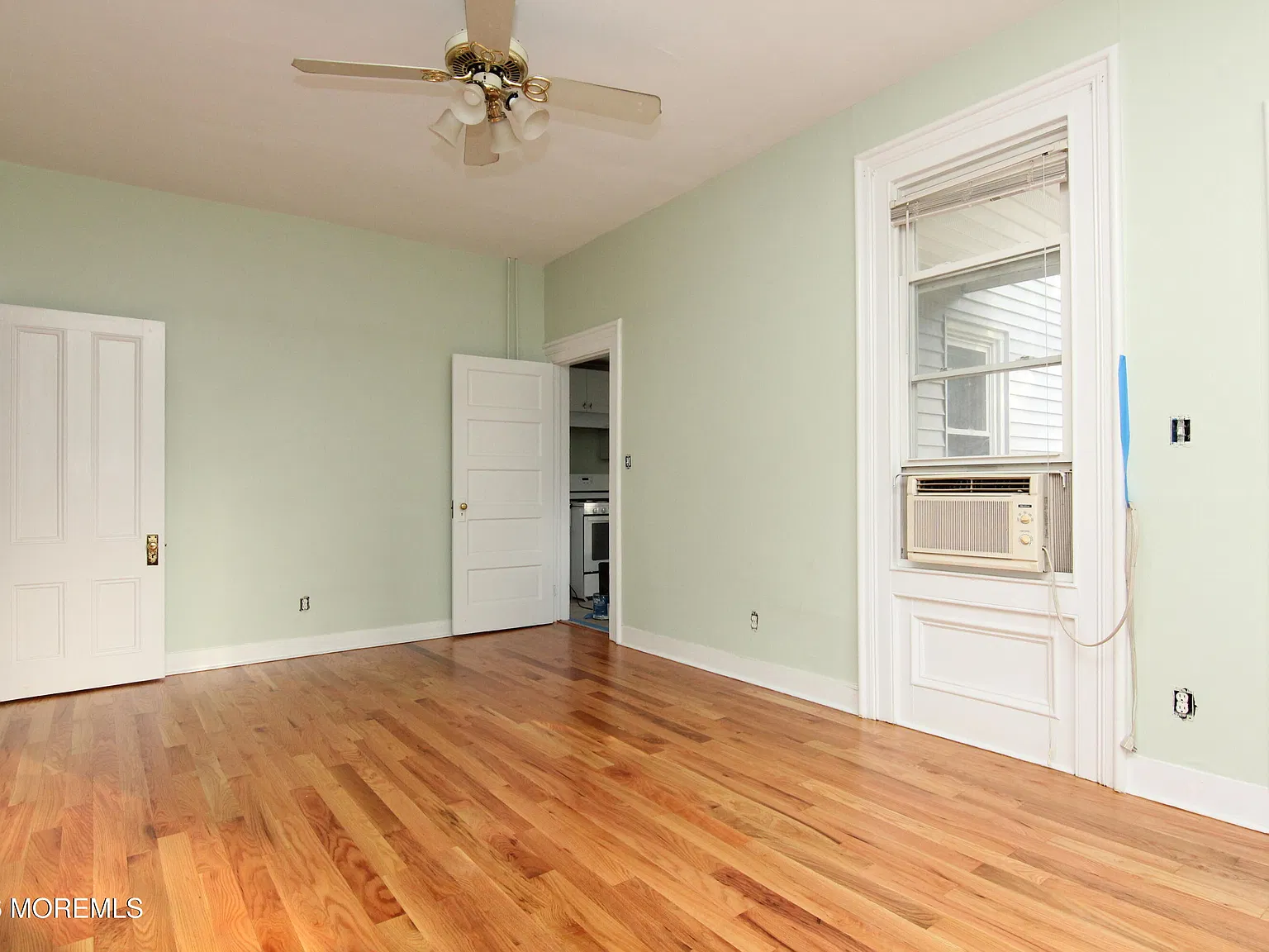 5 bed, 2.5 bath, 2760 sqft, $4,200 — Photo 2