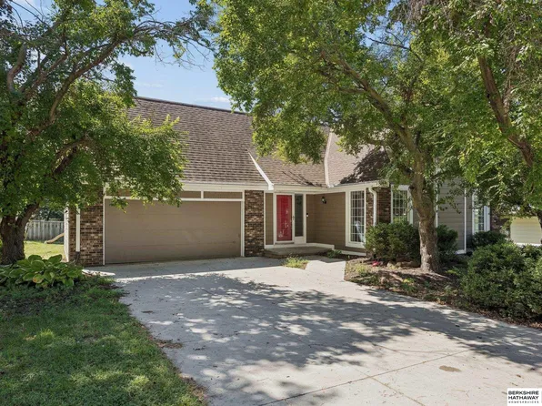 15111 Farnam Cir, Omaha, NE 68154