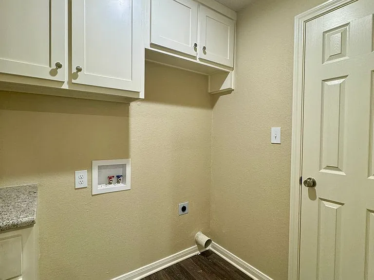 919 Briar Dr — Photo 11