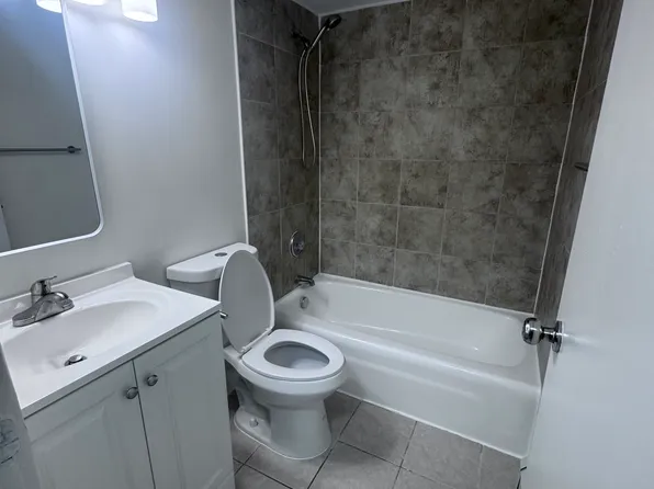 1135 N Boxwood Dr APT 102, Mount Prospect, IL 60056