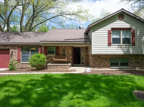 3516 Kings Lair Dr, Spring Grove, IL 60081