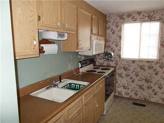 4th image of 1529 Meadowbrook Ln