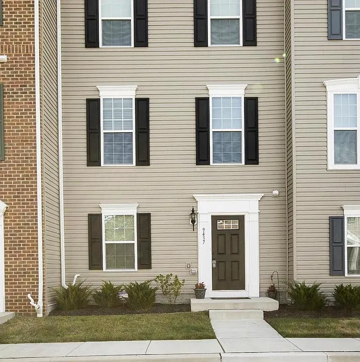 9437 Paragon Ct