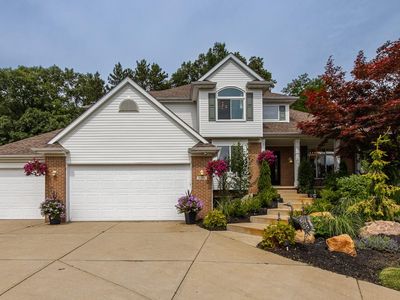 8640 Newport Dr, White Lake, MI, 48386