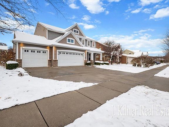 3rd image of 8541 Twin Lakes Dr