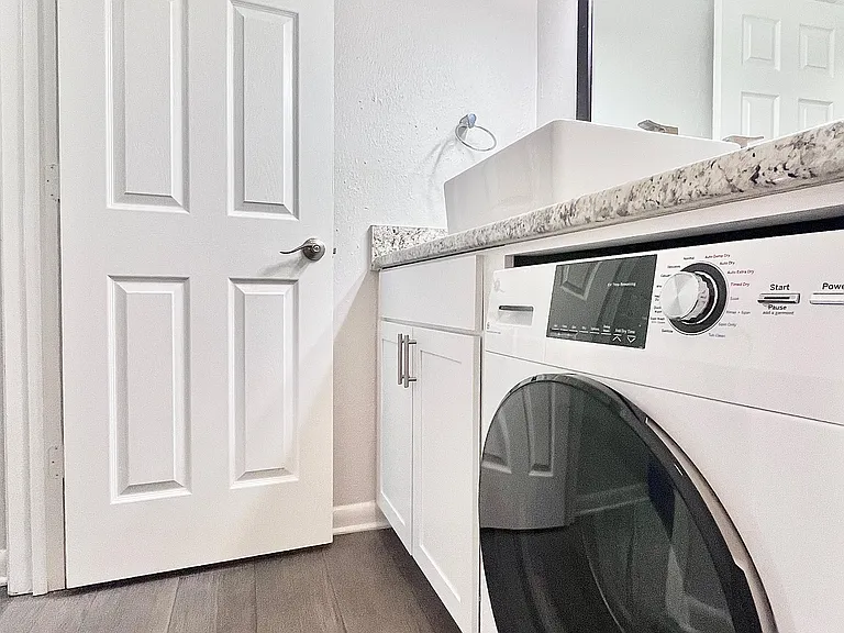 Chase Cove Apartments — Photo 93