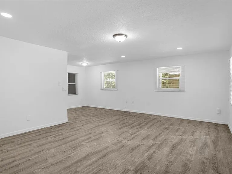 516 Pitt St — Photo 8