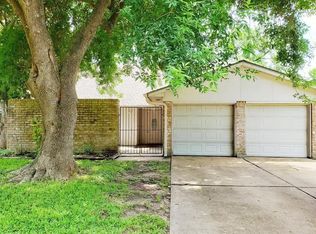 15718 Stonehaven Dr, Houston, TX 77059