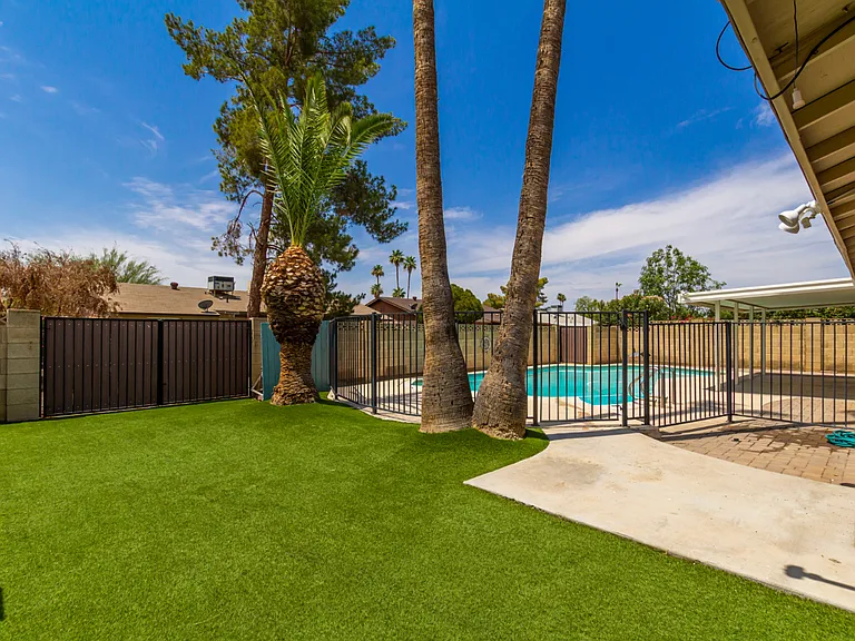 2127 E Tulane Dr — Photo 3