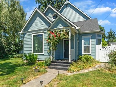 423 E Main St, Carlton, OR, 97111