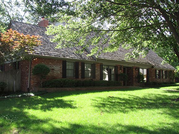 Wonderful "treed" corner lot