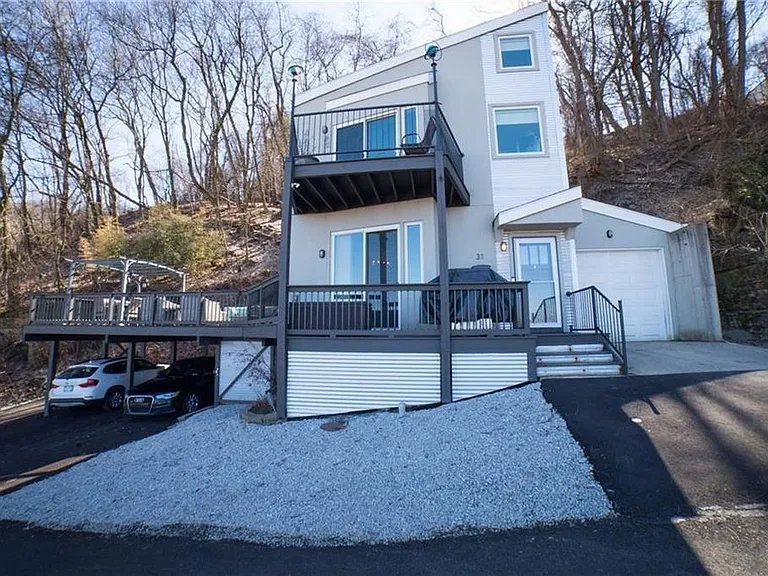 31 Roanoke St — Photo 1