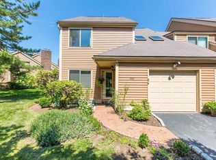 220 Tree Top Cres, Pt Chester, NY 10573