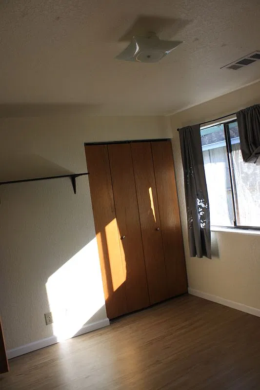 3 bed, 2.0 bath, 1350 sqft, $2,000 — Photo 4