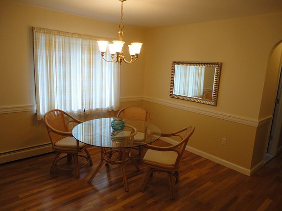 4th image of 266 Lake Ave
