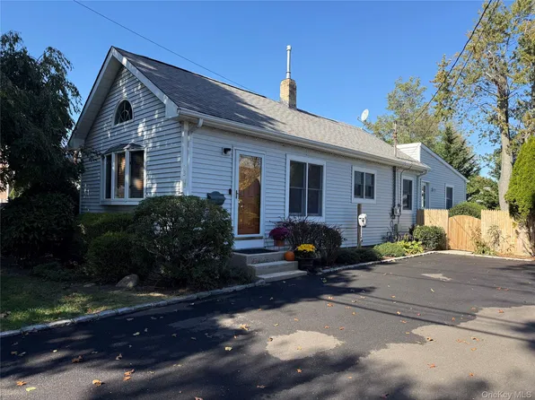 23 Wanser Place, Amityville, NY 11701