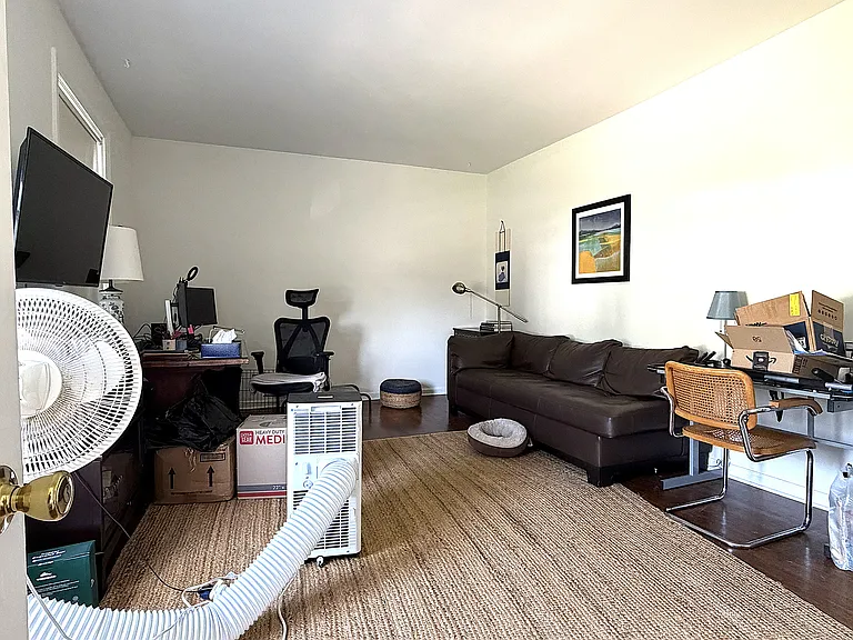 1273 Hope St #1 — Photo 4