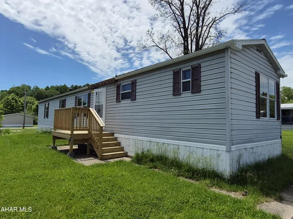 223 Pleasant Dr, Tyrone, PA 16686