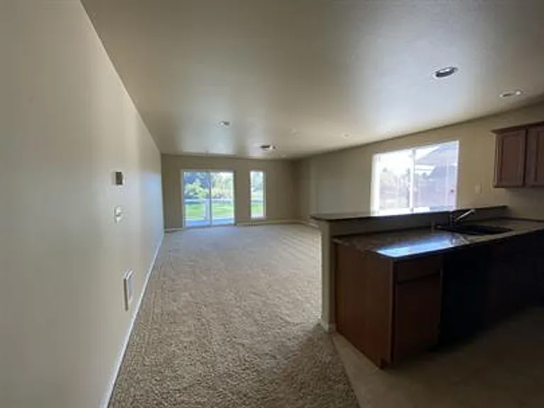 978 Pt Brown Ave SE — Photo 3