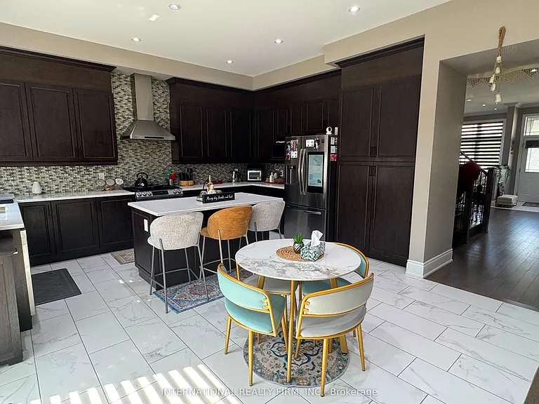 45 Daisy Meadow Cres — Photo 4
