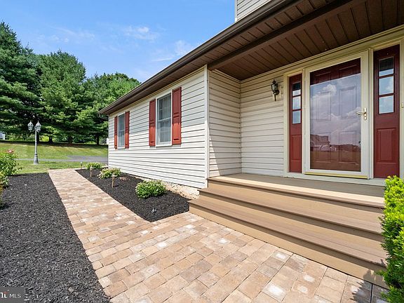 3rd image of 155 Freedom Valley Cir