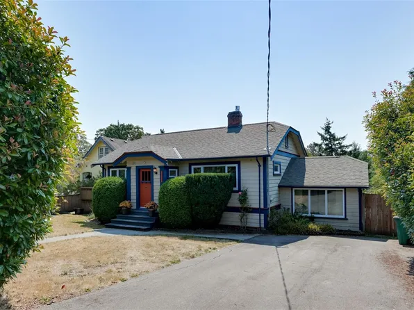 3374 Cook St, Saanich, BC V8X 1A8