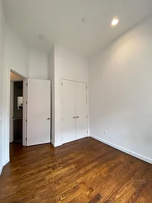 Rented by NY Living Solutions | media 16