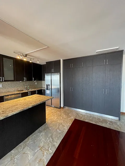 2 bed, 1000 sqft, $3,350 — Photo 4