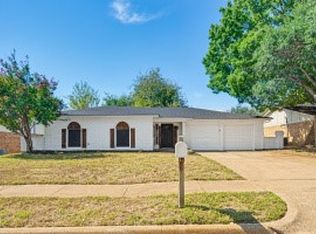 769 NW Charlyne Dr, Burleson, TX 76028